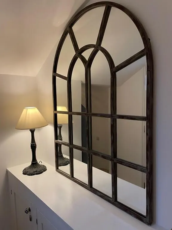 Beautiful 3 Bed Basement Flat With Garden Apartment Bath