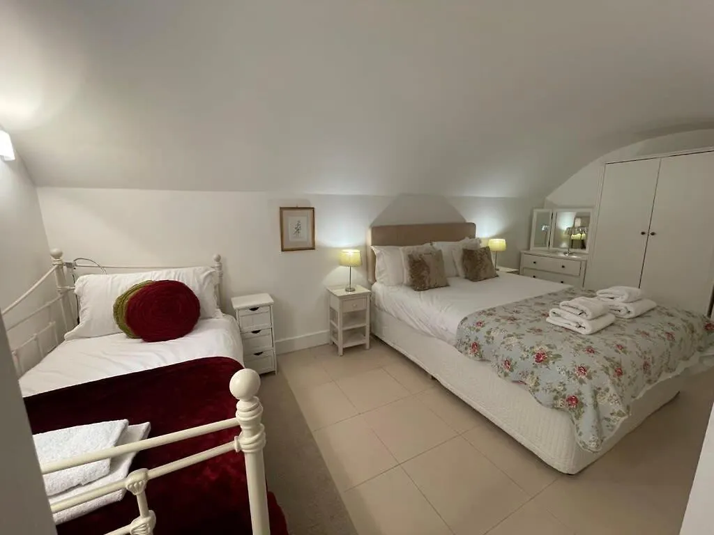 Beautiful 3 Bed Basement Flat With Garden Apartamento Bath